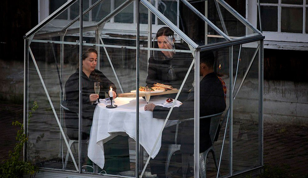 Фото: Романтичный ужин на летней площадке ресторана во время карантина | новости ДомВидео